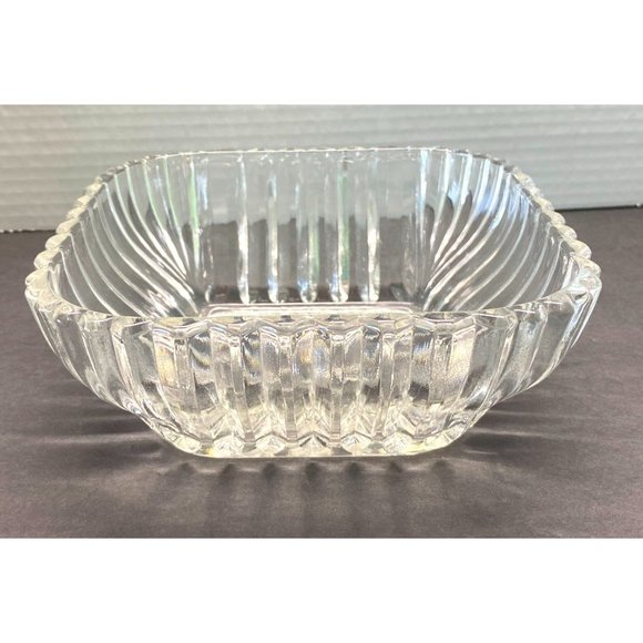Vintage Clear Glass Decorative Serving Bowl Candy Dish 6.25" Across - Picture 2 of 9